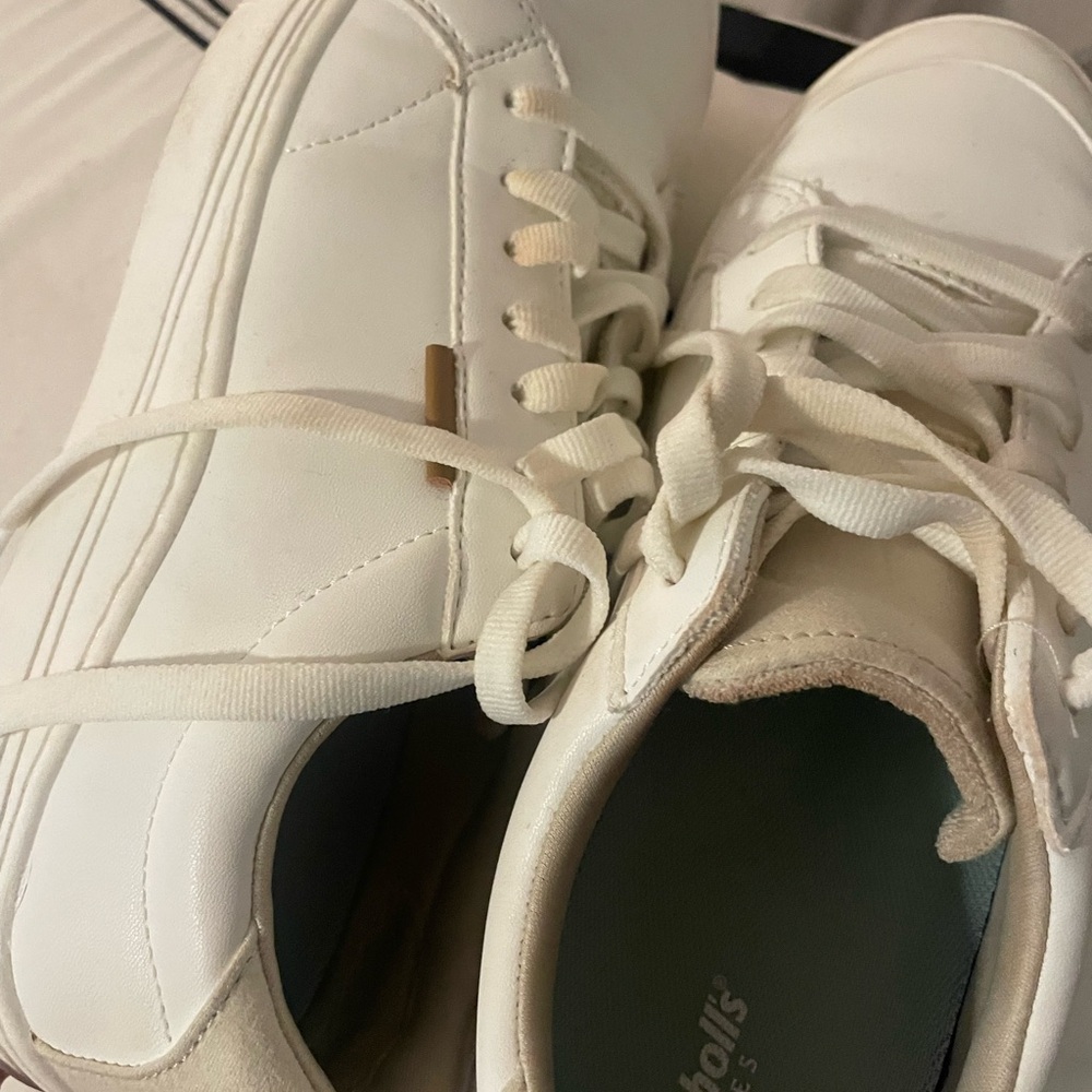 Dr. Scholl's Cream Sneakers

Almost New!